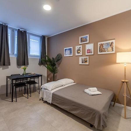 Authentic Private Flat 2 Min From Navigli Apartment Milan Bagian luar foto