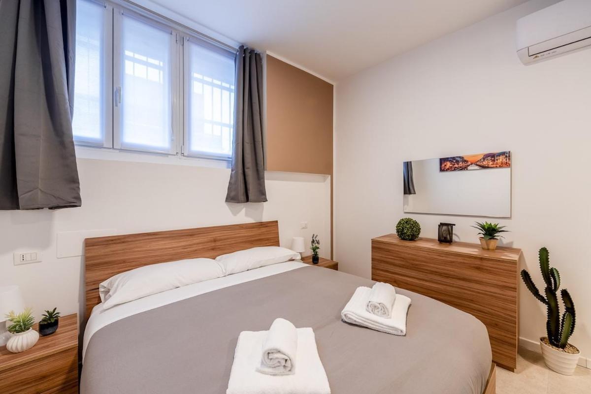 Authentic Private Flat 2 Min From Navigli Apartment Milan Bagian luar foto