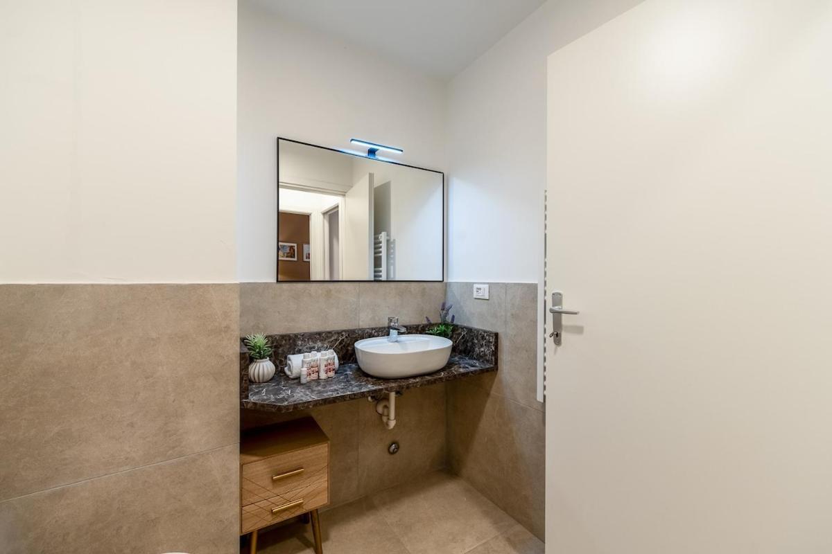 Authentic Private Flat 2 Min From Navigli Apartment Milan Bagian luar foto
