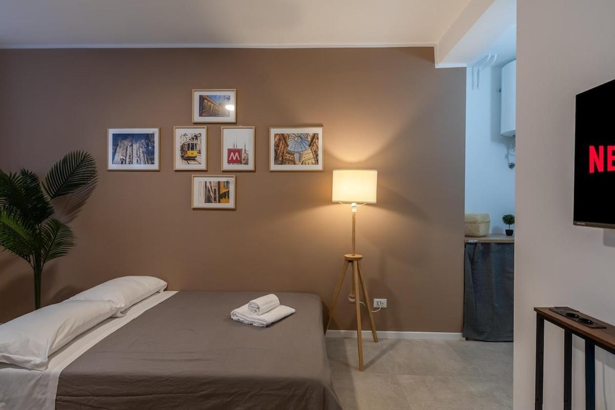 Authentic Private Flat 2 Min From Navigli Apartment Milan Bagian luar foto