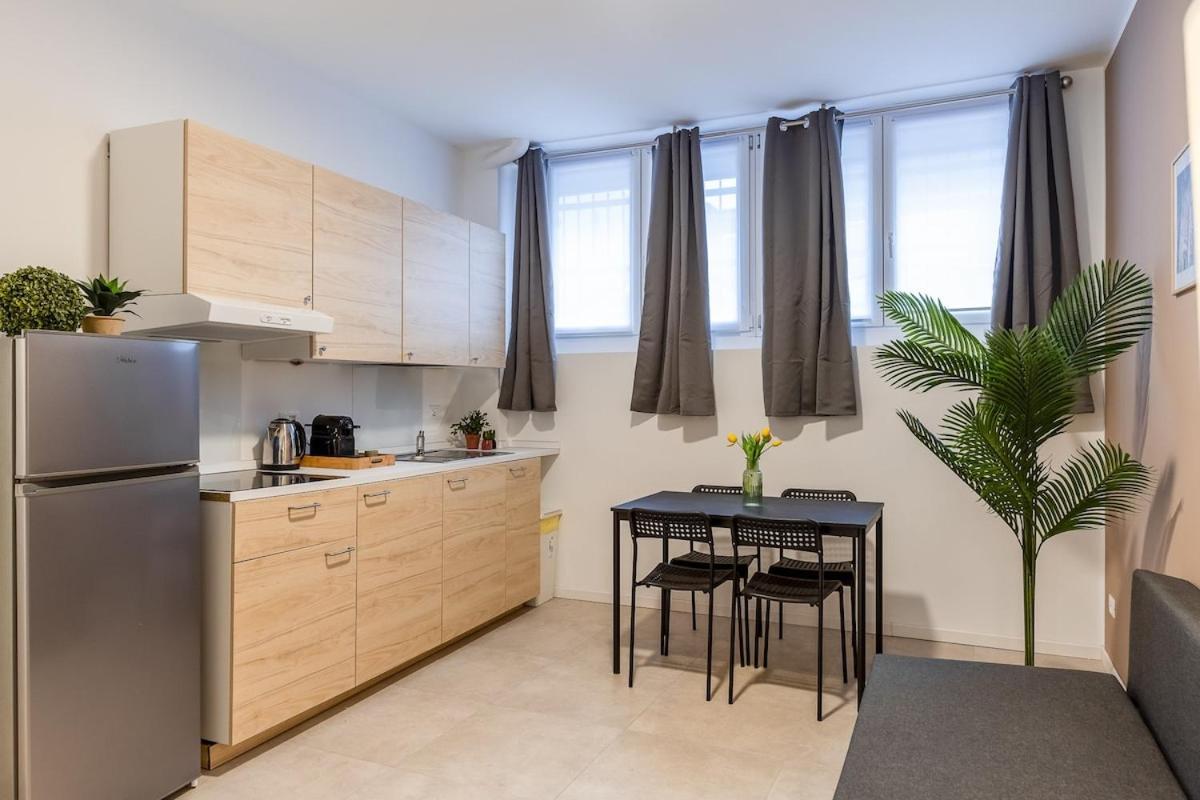 Authentic Private Flat 2 Min From Navigli Apartment Milan Bagian luar foto