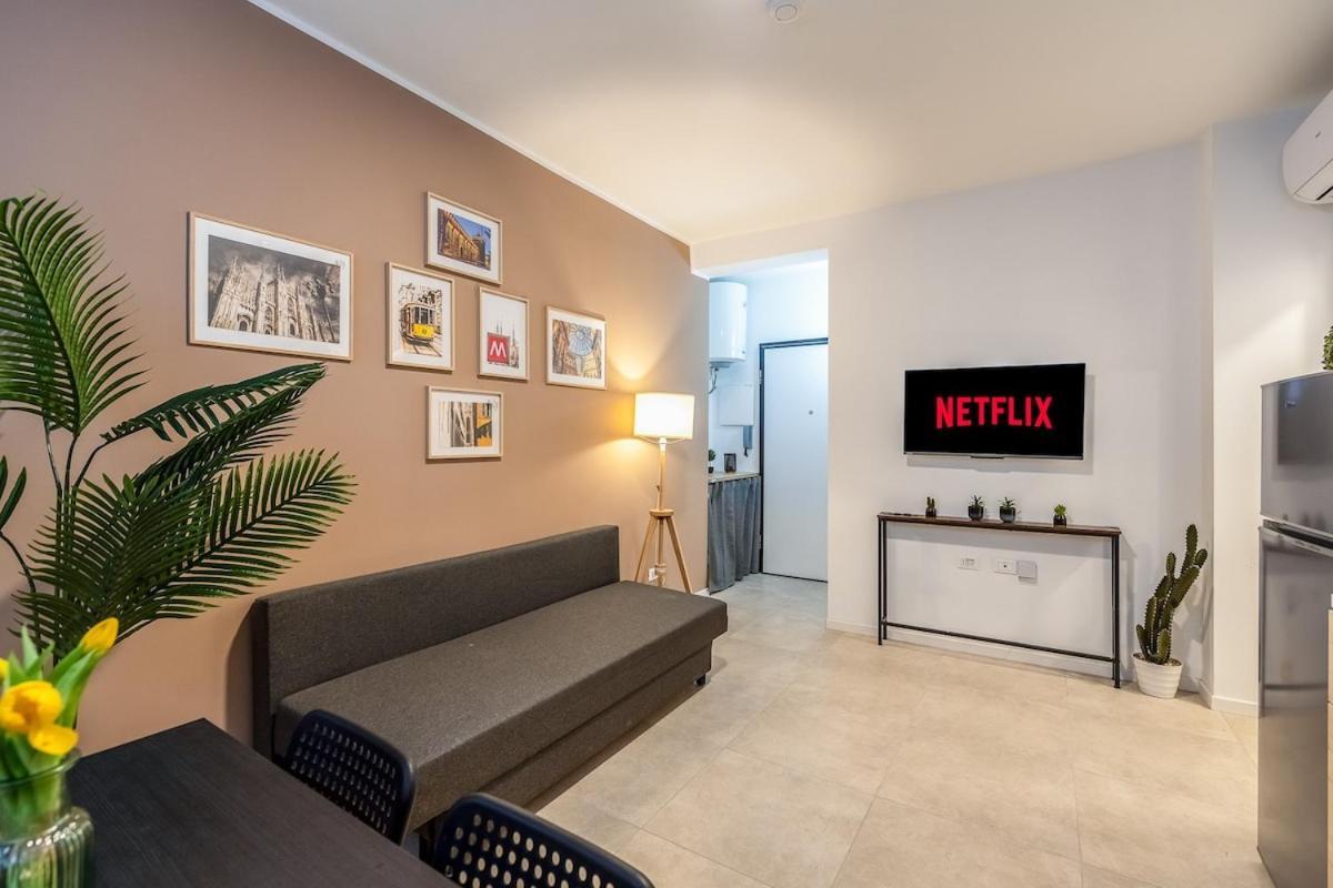 Authentic Private Flat 2 Min From Navigli Apartment Milan Bagian luar foto
